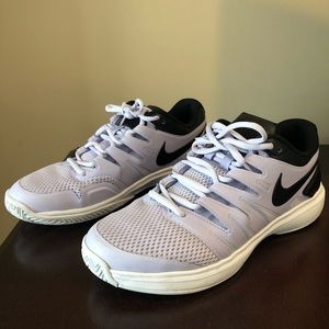 Nike air prestige HC barely worn tennis shoes